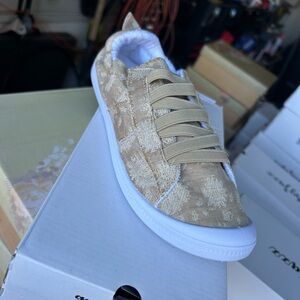 Gypsy Jazz Beige Canvas Sneakers